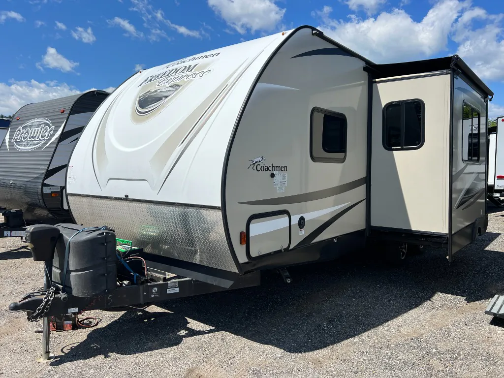 2018 Coachmen RV Freedom Express 257BHS - Photo 3