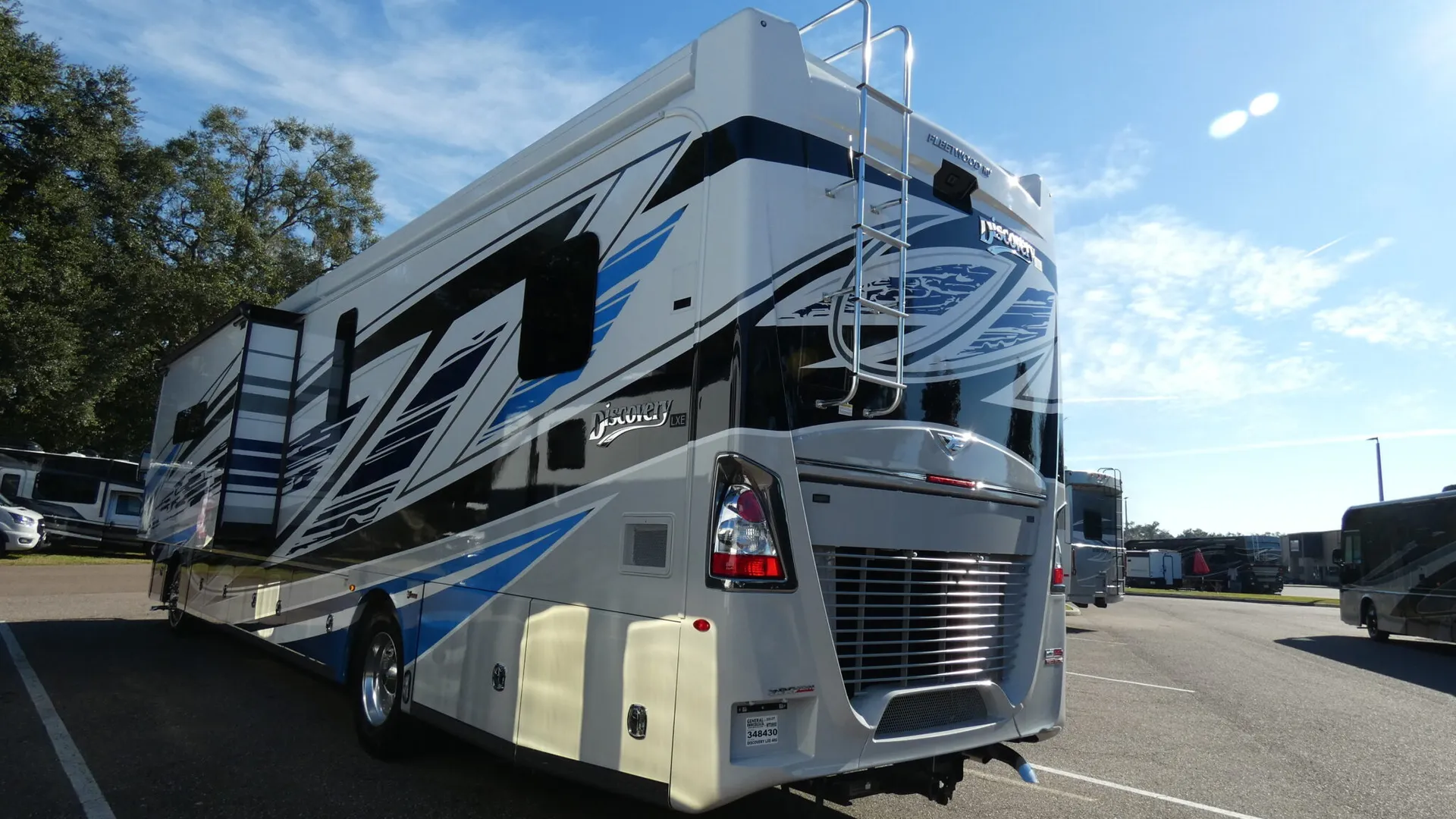 2026 Fleetwood Discovery LXE 40G - Photo 4