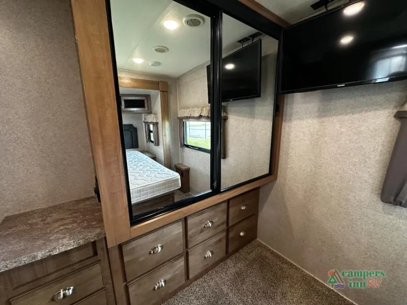 2018 Forest River RV Rockwood Signature Ultra Lite 8335BSS - Photo 2