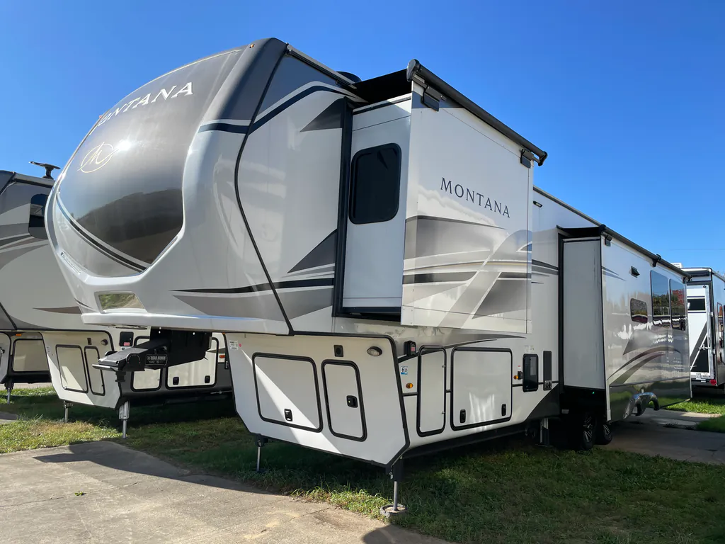 2024 Keystone Montana 3531RE, Photos photo 6