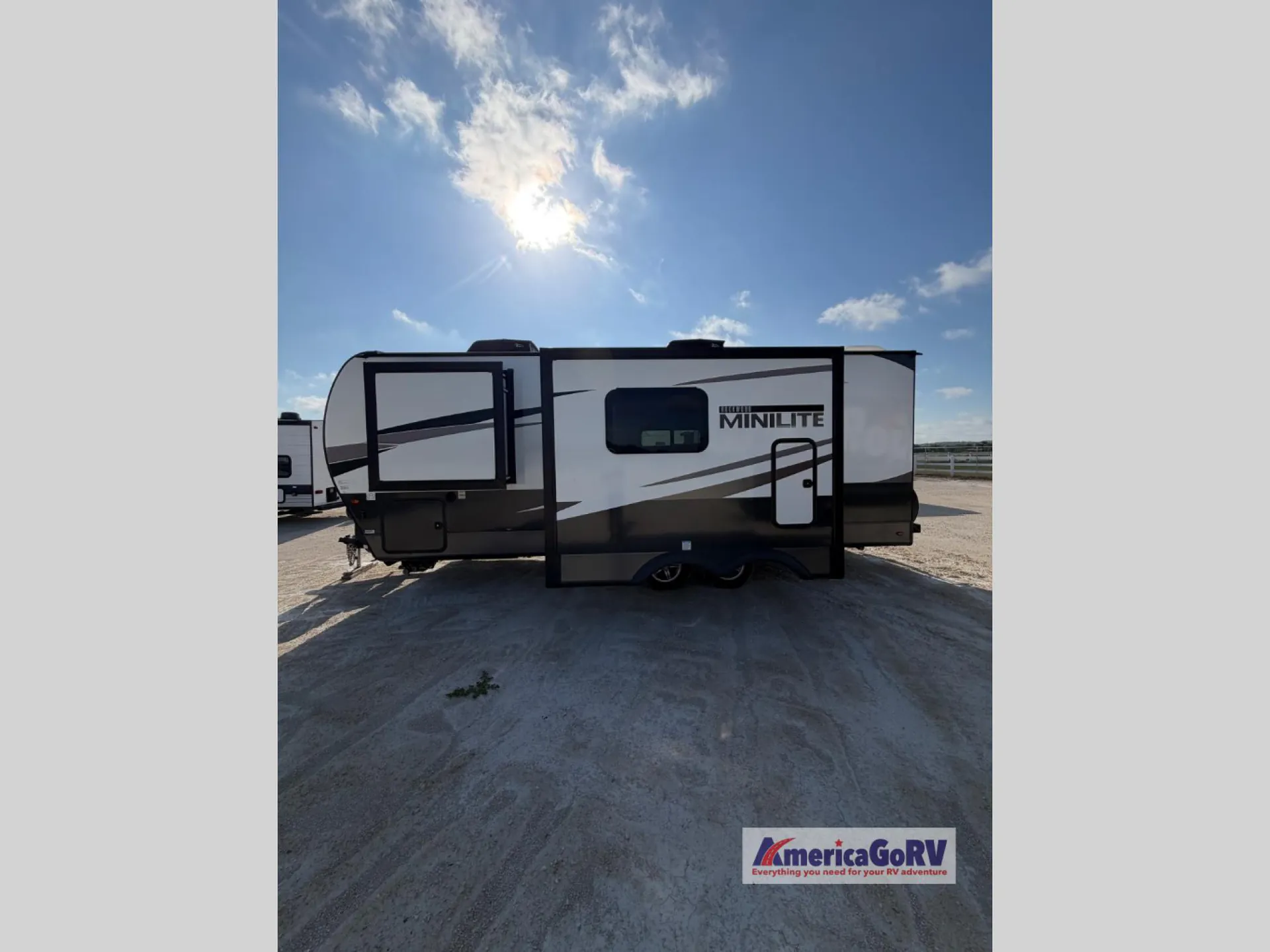 2025 Forest River Rockwood Mini Lite 2513S - Photo 3