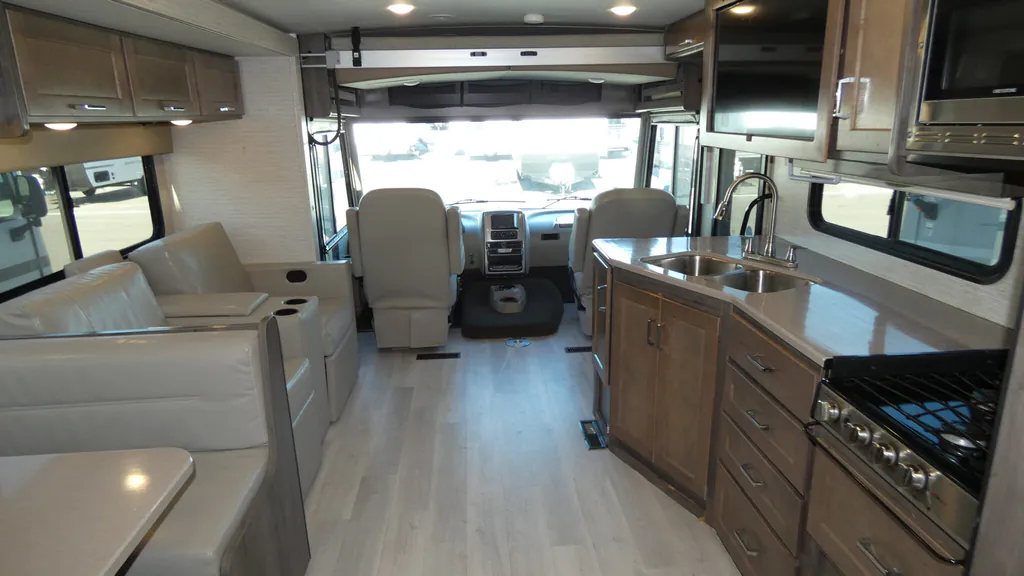 2022 Winnebago Vista 32M, Photos photo 4
