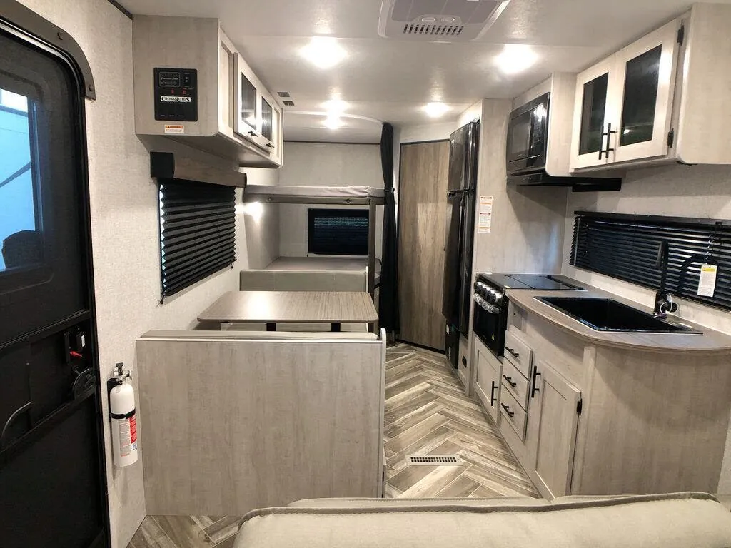 2025 CrossRoads Zinger 252BH - Photo 4