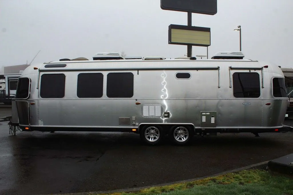 2016 Airstream Classic 30 - Photo 3