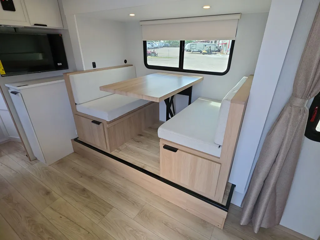 2027 Winnebago Micro Minnie 2108DS, Photos photo 13