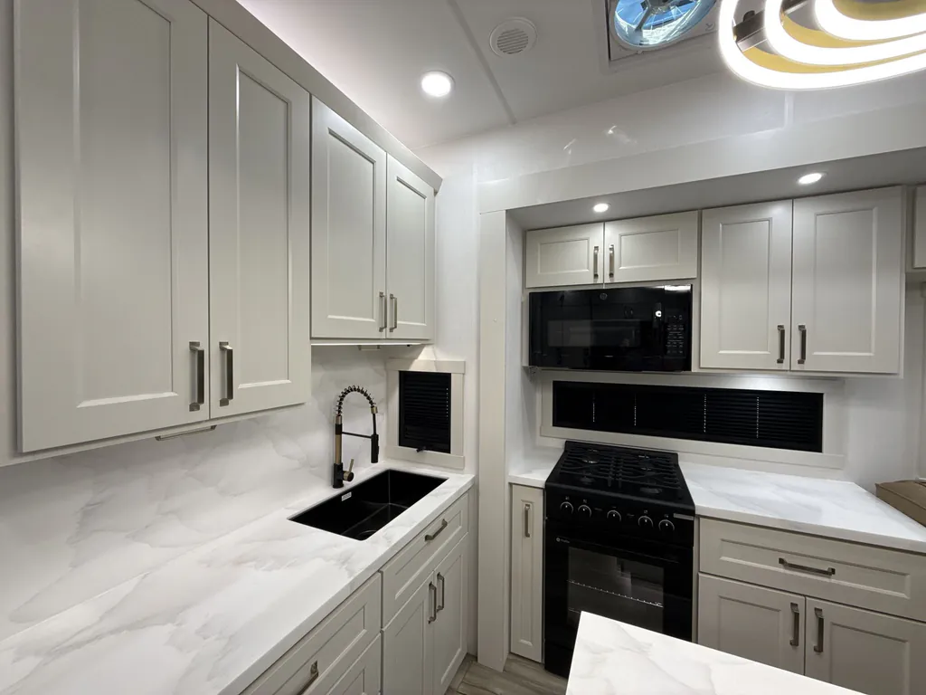 2027 Brinkley Model G 3970, Photos photo 12