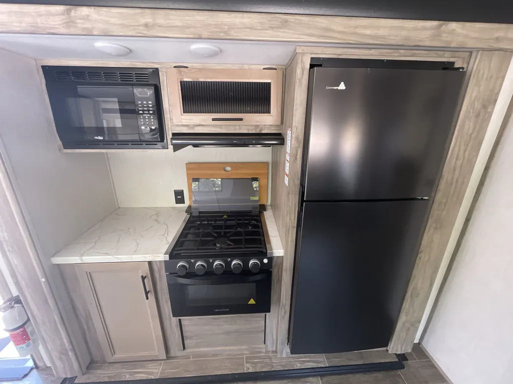 2021 Forest River Cherokee Alpha Wolf 33BH-L, Photos photo 13