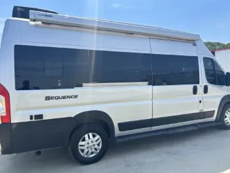 2023 Thor Motor Coach Sequence 20J - Photo 4
