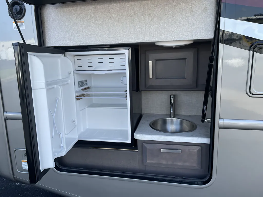 2023 Thor Motor Coach Magnitude RS36, Photos photo 19
