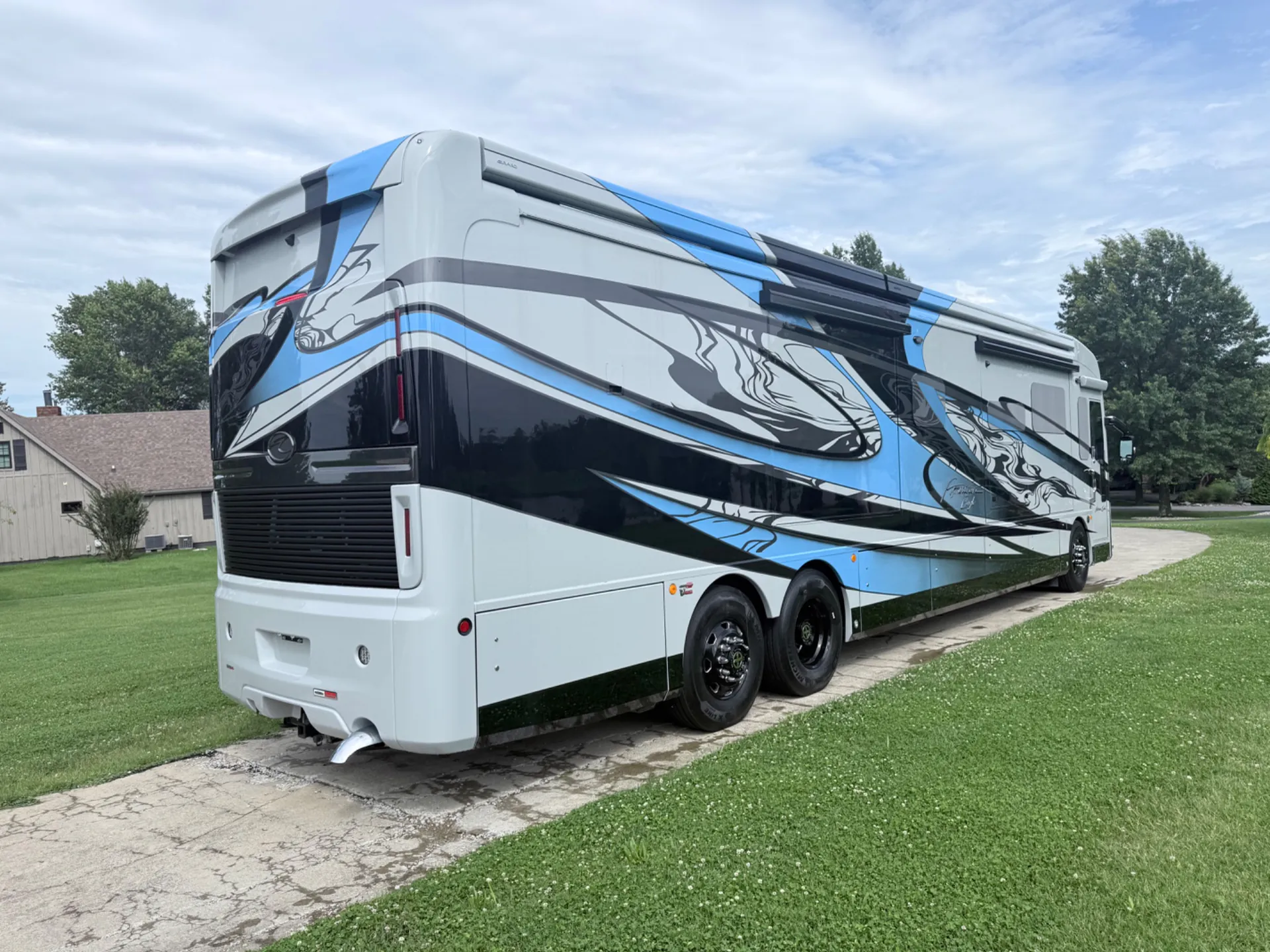 2027 American Coach American Eagle 45FW - Photo 4