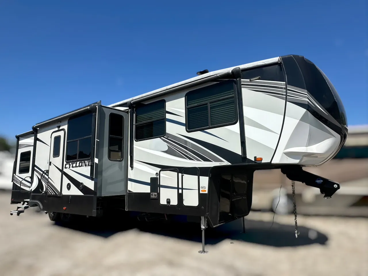 2020 Heartland Cyclone 3600 - Photo 2