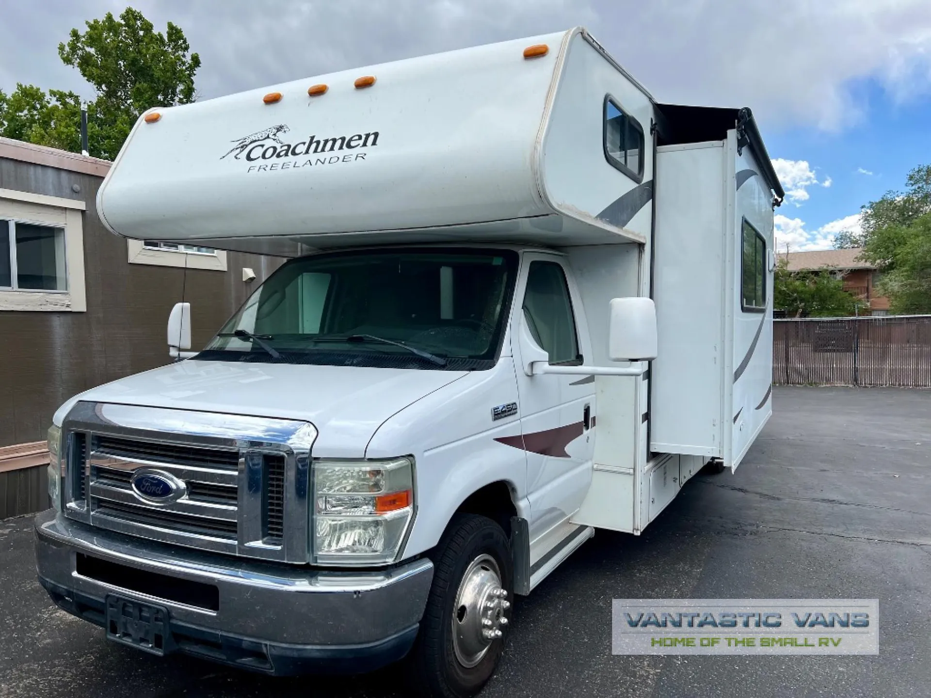 2011 Coachmen Freelander 30 QB - Photo 2