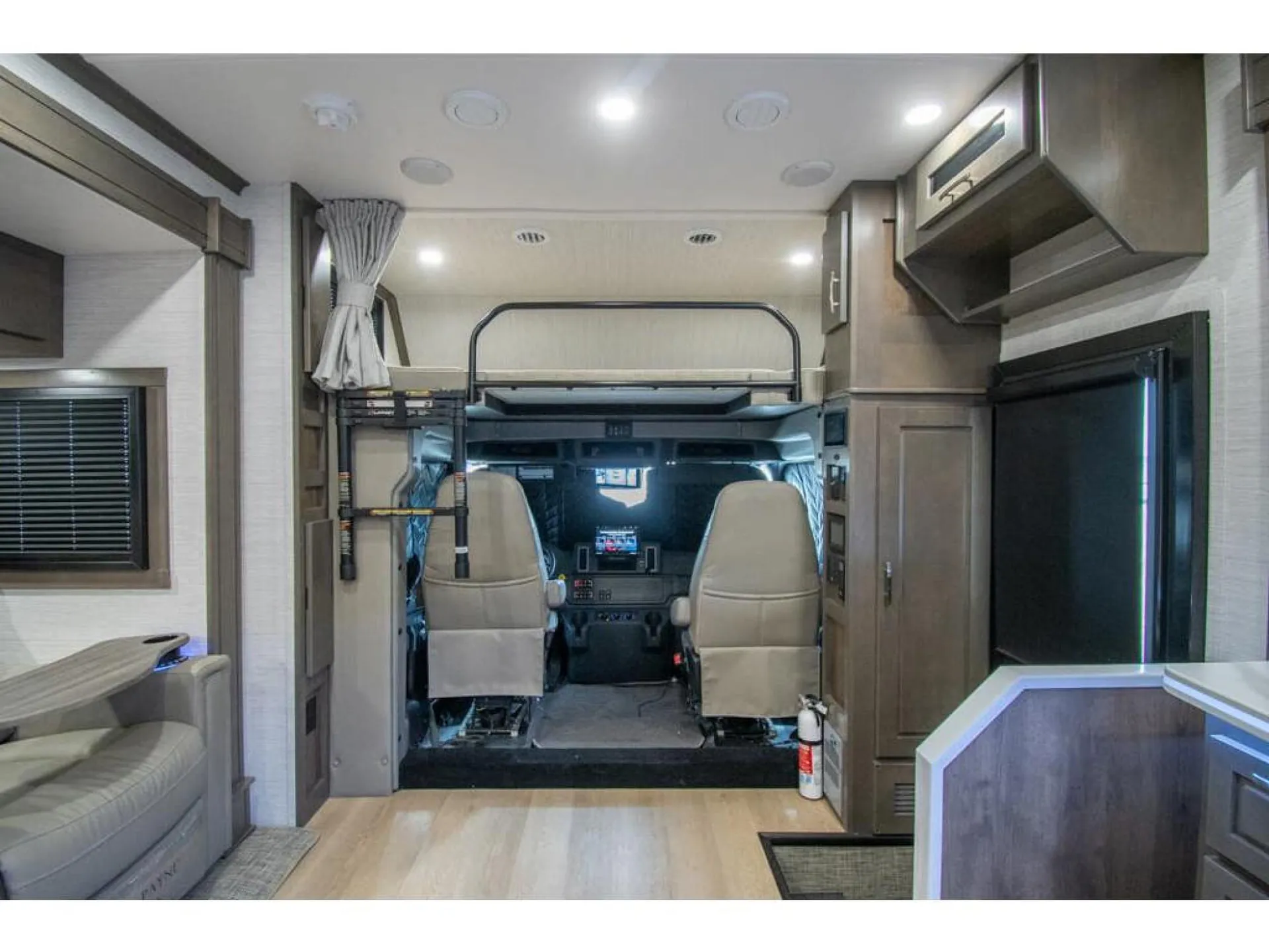 2026 Dynamax DynaQuest XL 3801TS - Photo 4