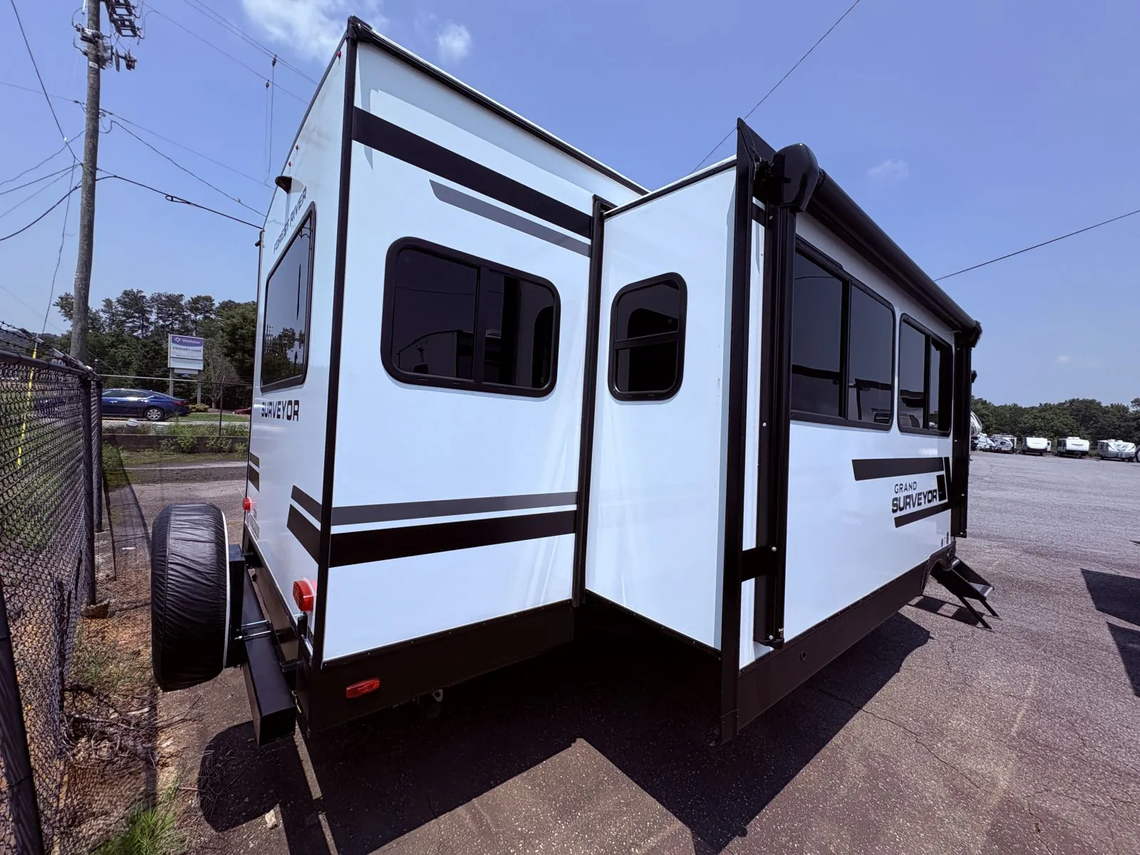 2027 Forest River Grand Surveyor 305RLBS — Photo 6