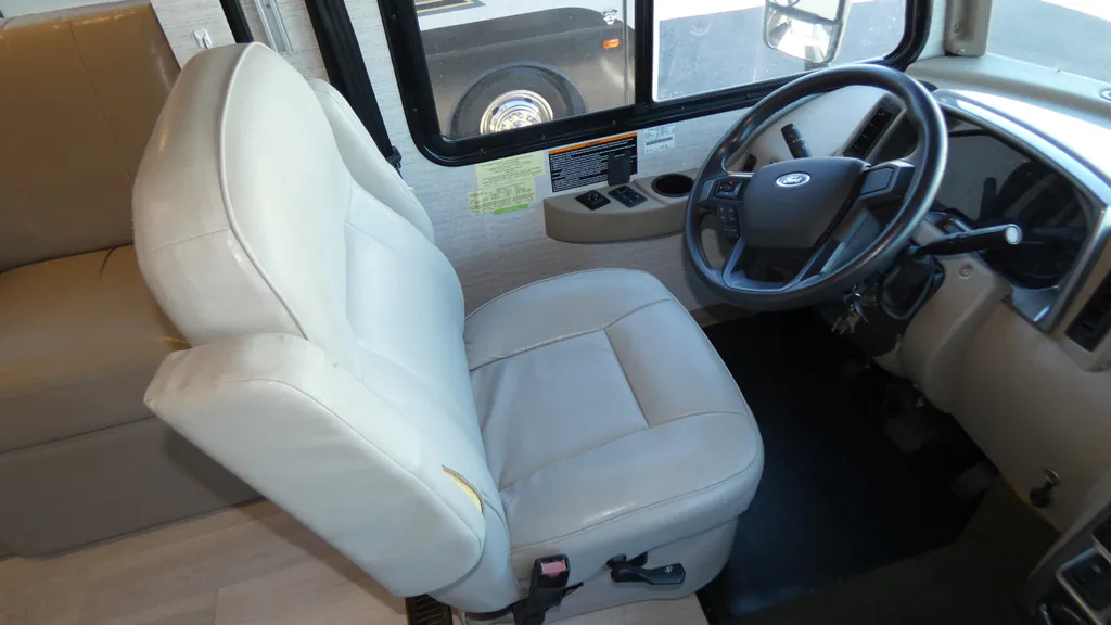 2022 Winnebago Vista 32M, Photos photo 10