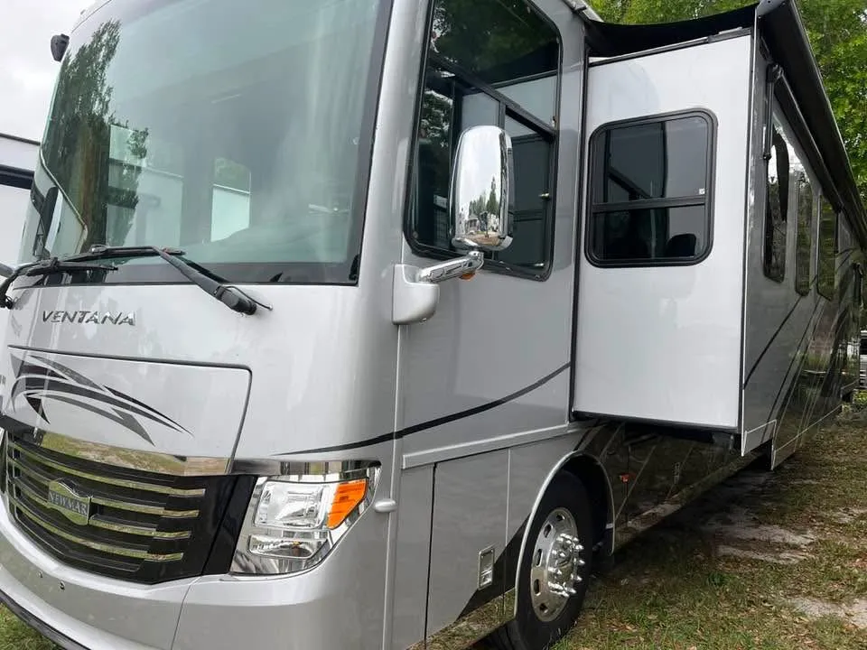 2016 Newmar Ventana 4369 - Photo 2