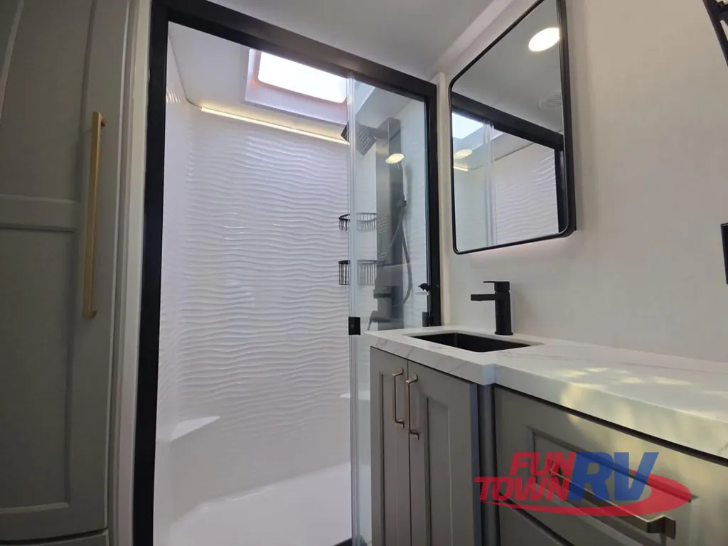 2026 Brinkley Model G 3950, Photos photo 29