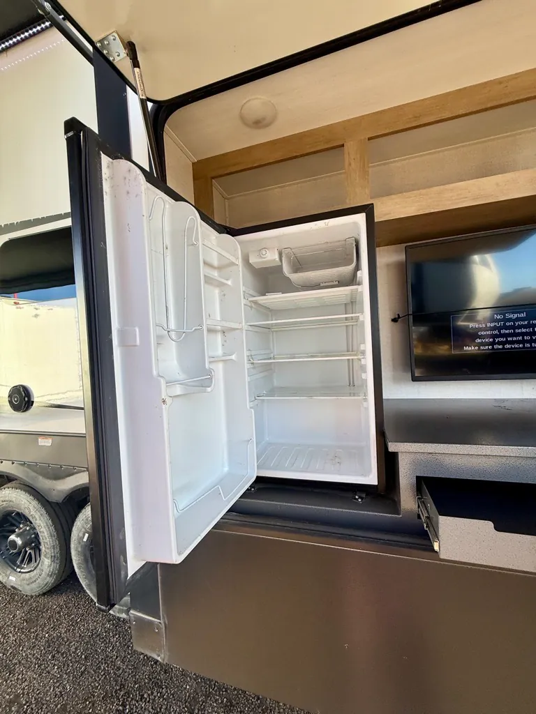 2022 Keystone Raptor 423, Photos photo 38
