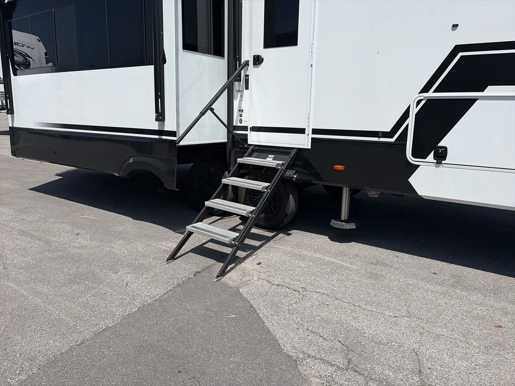 2025 Brinkley Model Z 3610, Photos photo 36