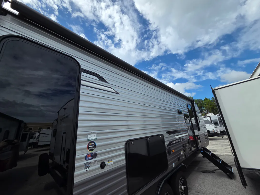 2026 Coachmen Catalina Legacy Edition 273DBHCK, Photos photo 16