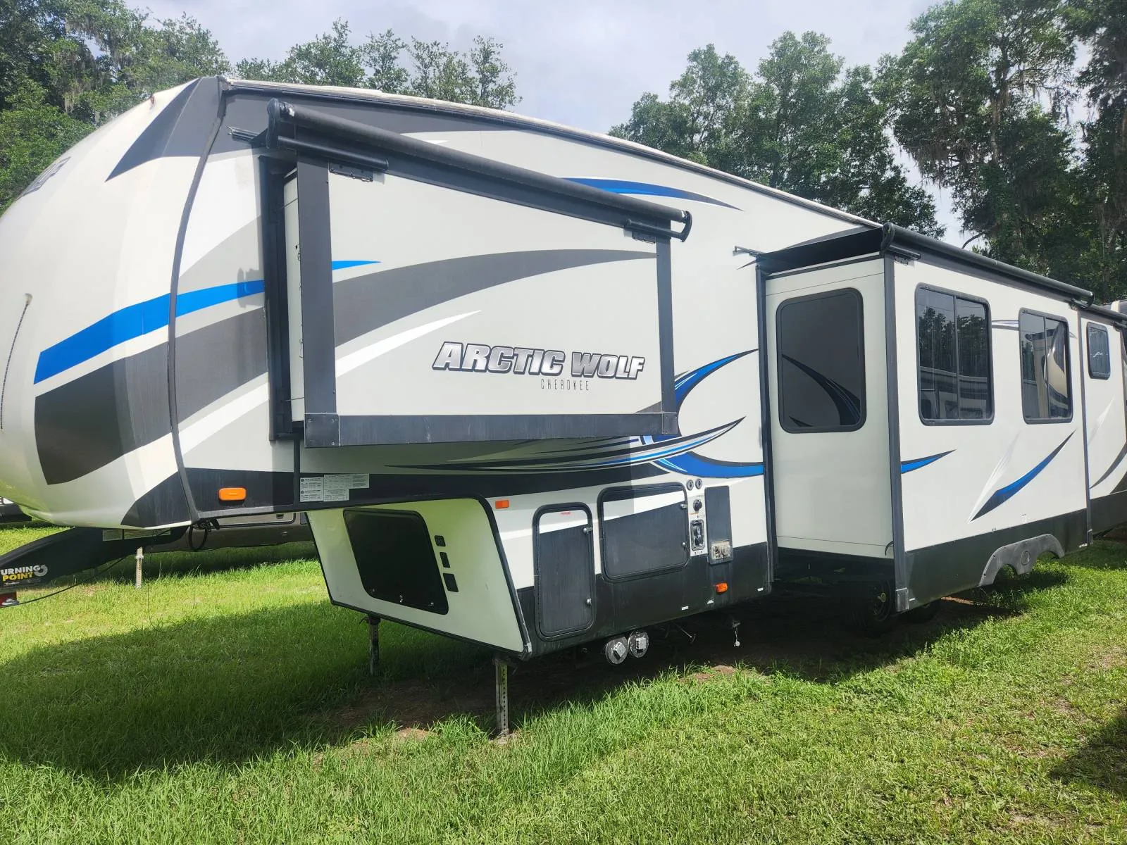 2019 Forest River ARCTIC WOLF 315TBH8 - Photo 2