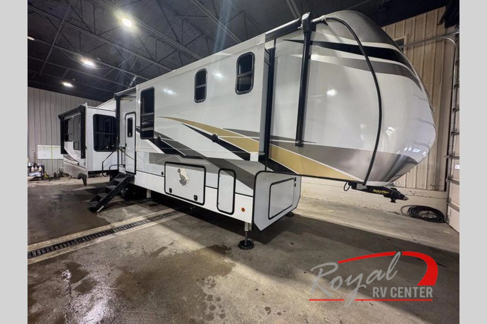 2022 Alliance RV Paradigm 370FB - Photo 2