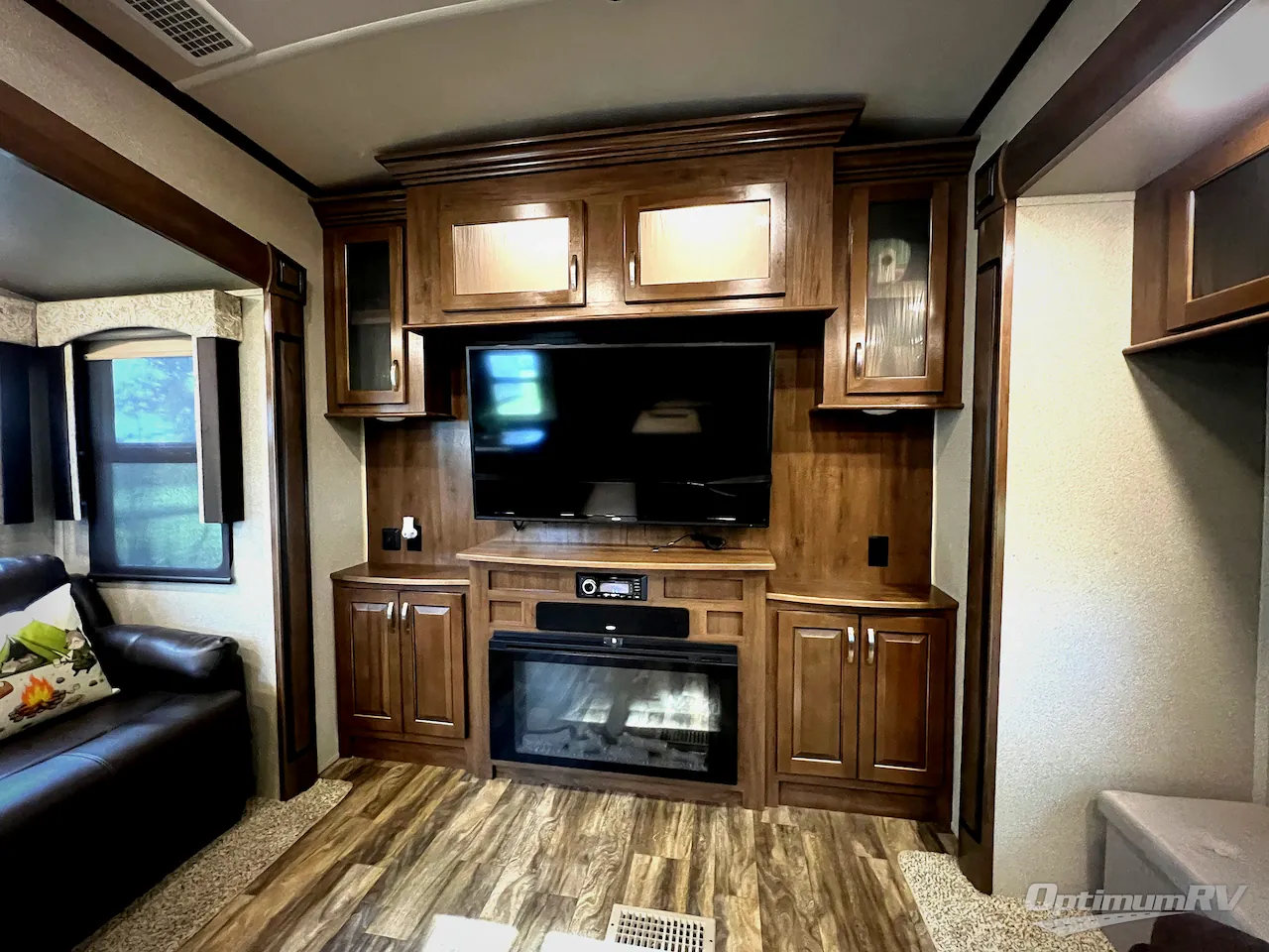 2018 Forest River Cedar Creek Silverback 29IK — Photo 6