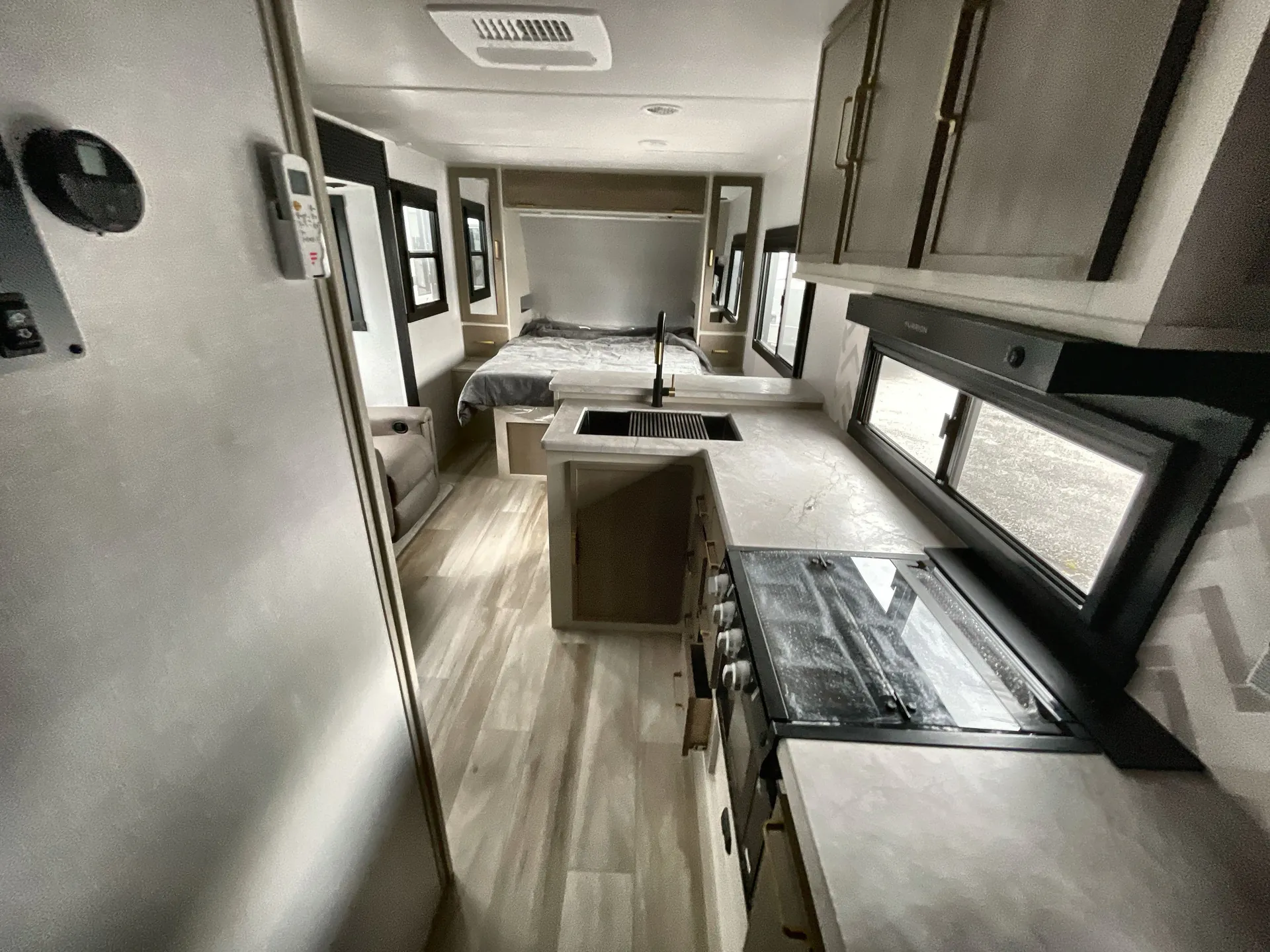 2027 Forest River Wildwood Heritage Glen Hyper-Lyte 21RBHL — living area main