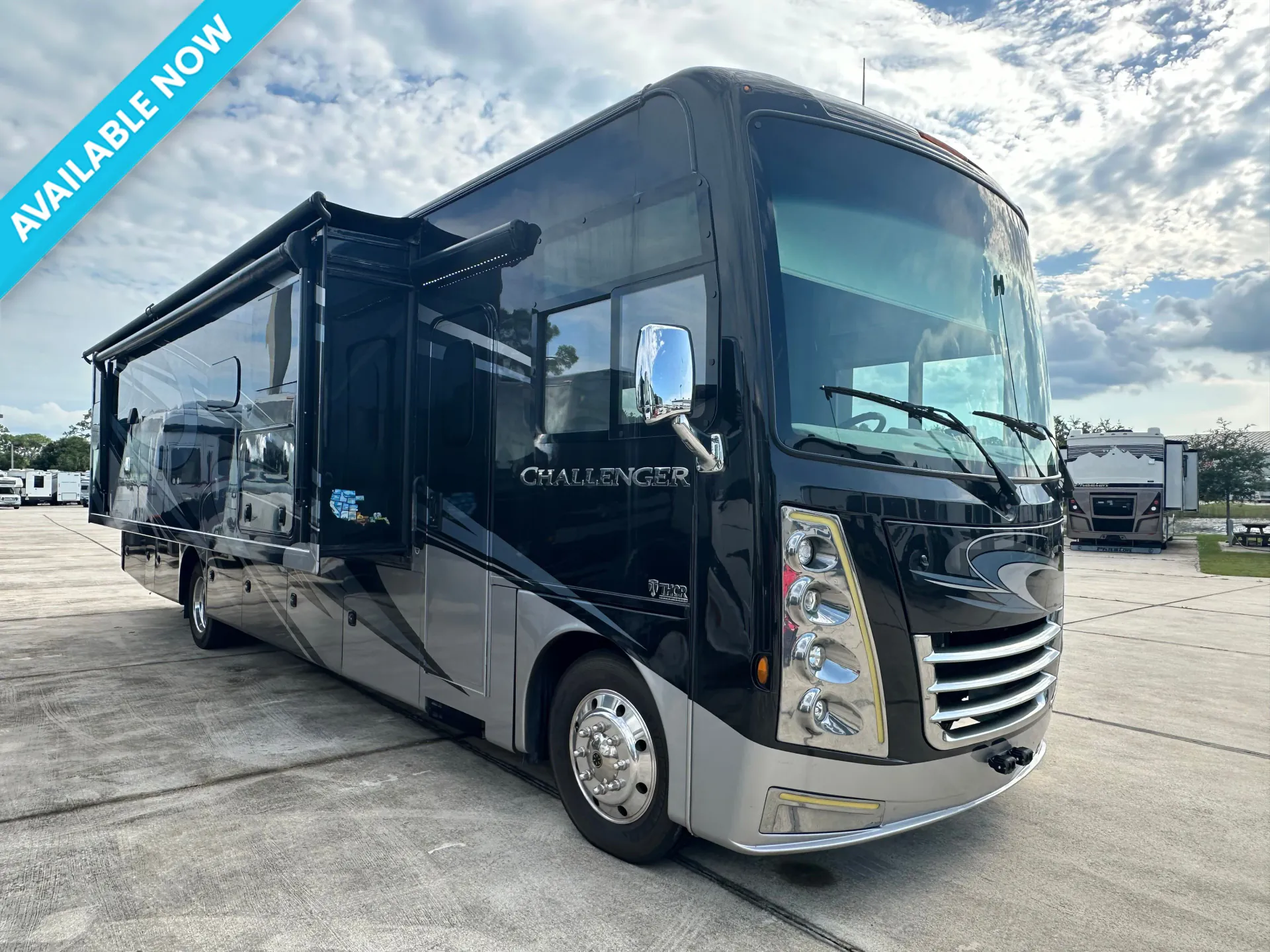 2021 Thor Motor Coach Challenger 37FH - Photo 2