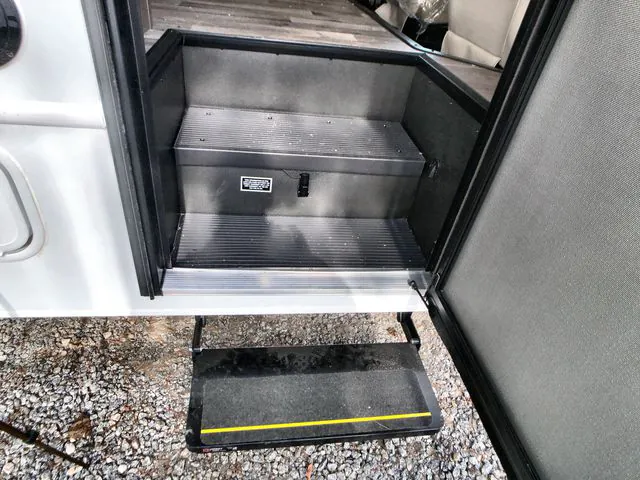 2027 Jayco Redhawk 24B - Photo 3