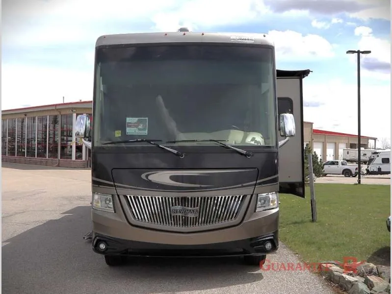 2014 Newmar Canyon Star 3953 - Photo 2