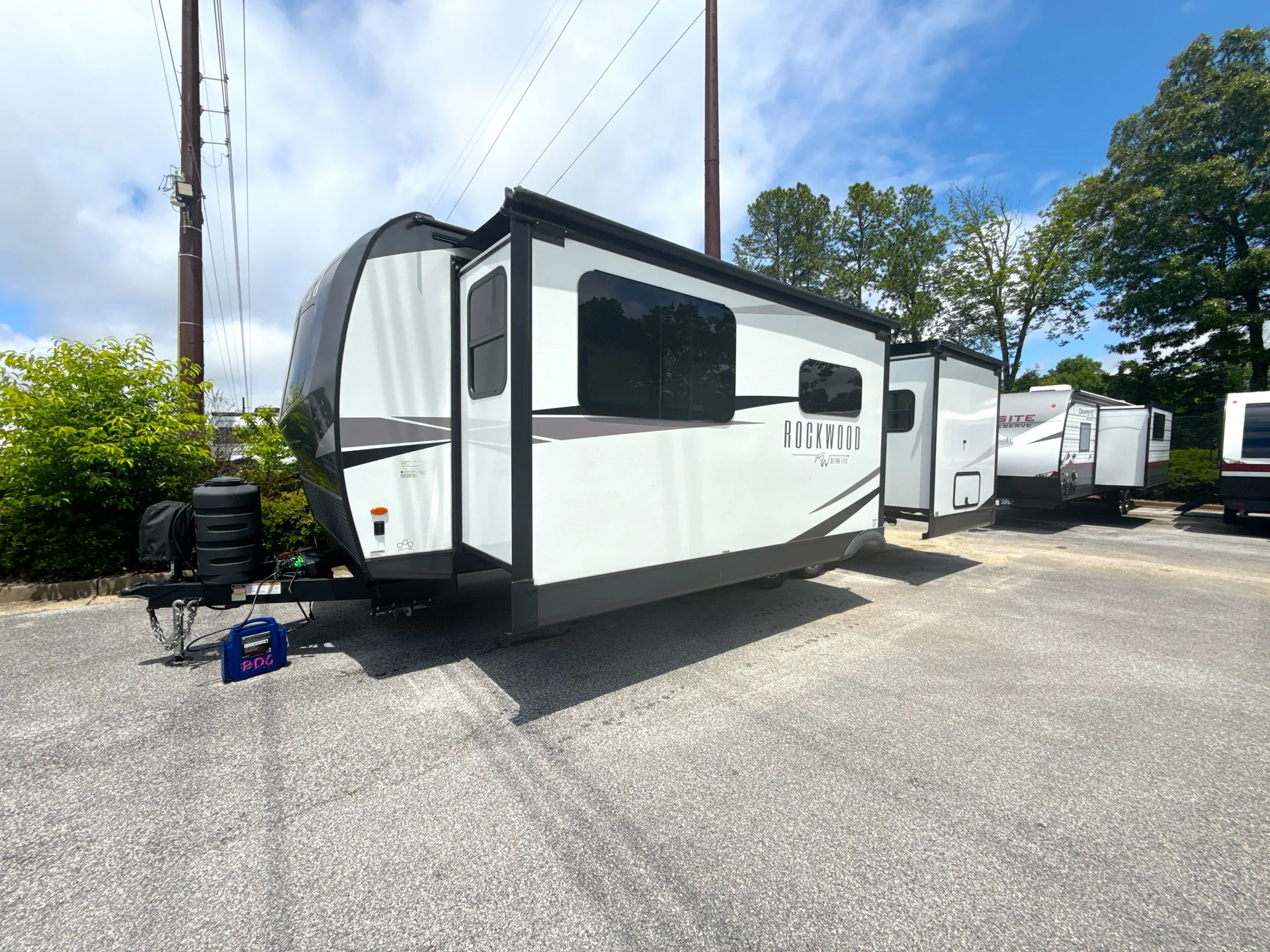 2024 Forest River Rockwood Ultra Lite 2608BS — off campside