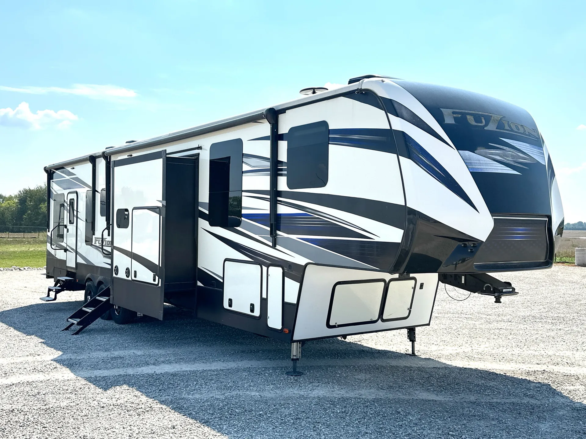 2018 Keystone Fuzion 427 - Photo 2