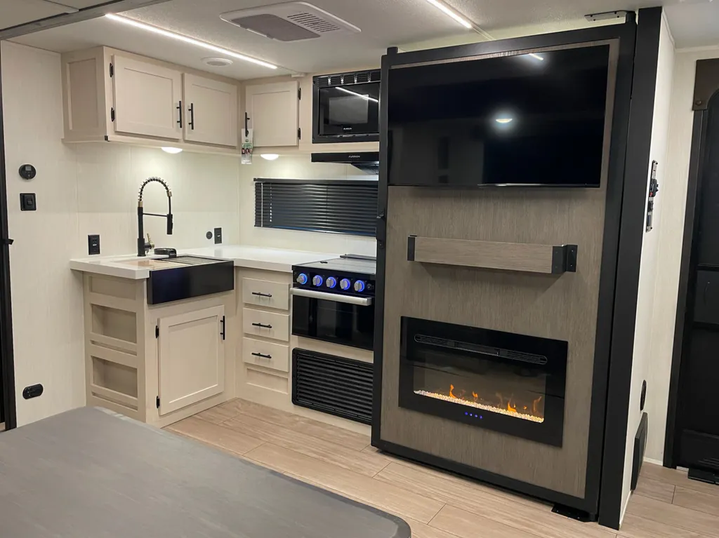 2026 Forest River Alpha Wolf 24TRUNK, Photos photo 8