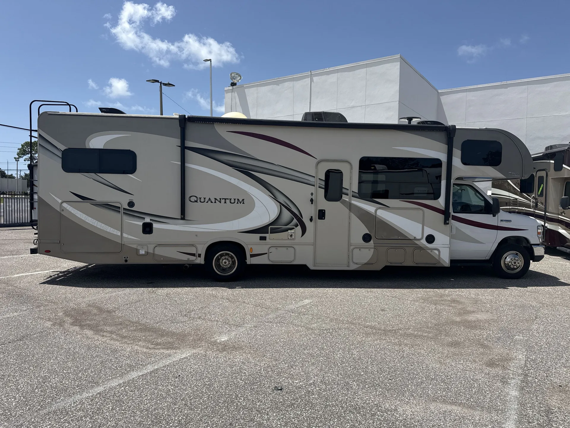 2018 Thor Motor Coach Quantum LF31 - Photo 3