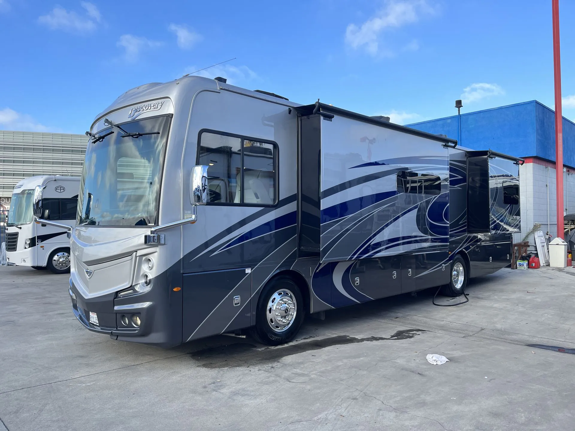 2022 Fleetwood Discovery 36Q - Photo 3