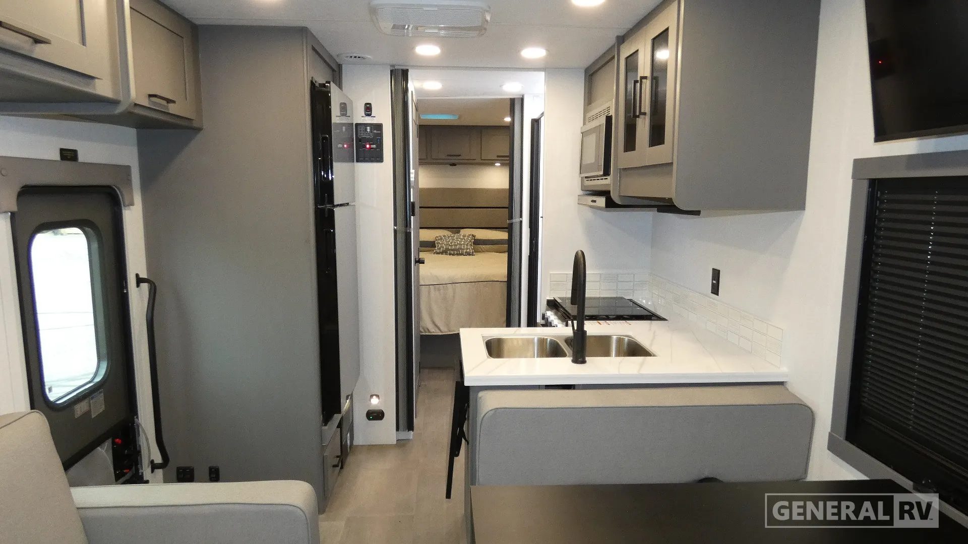 2027 Coachmen Encore SE 27XPS - Photo 3