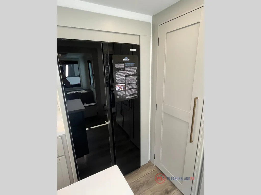 2026 Brinkley Model Z Air 297, Photos photo 15
