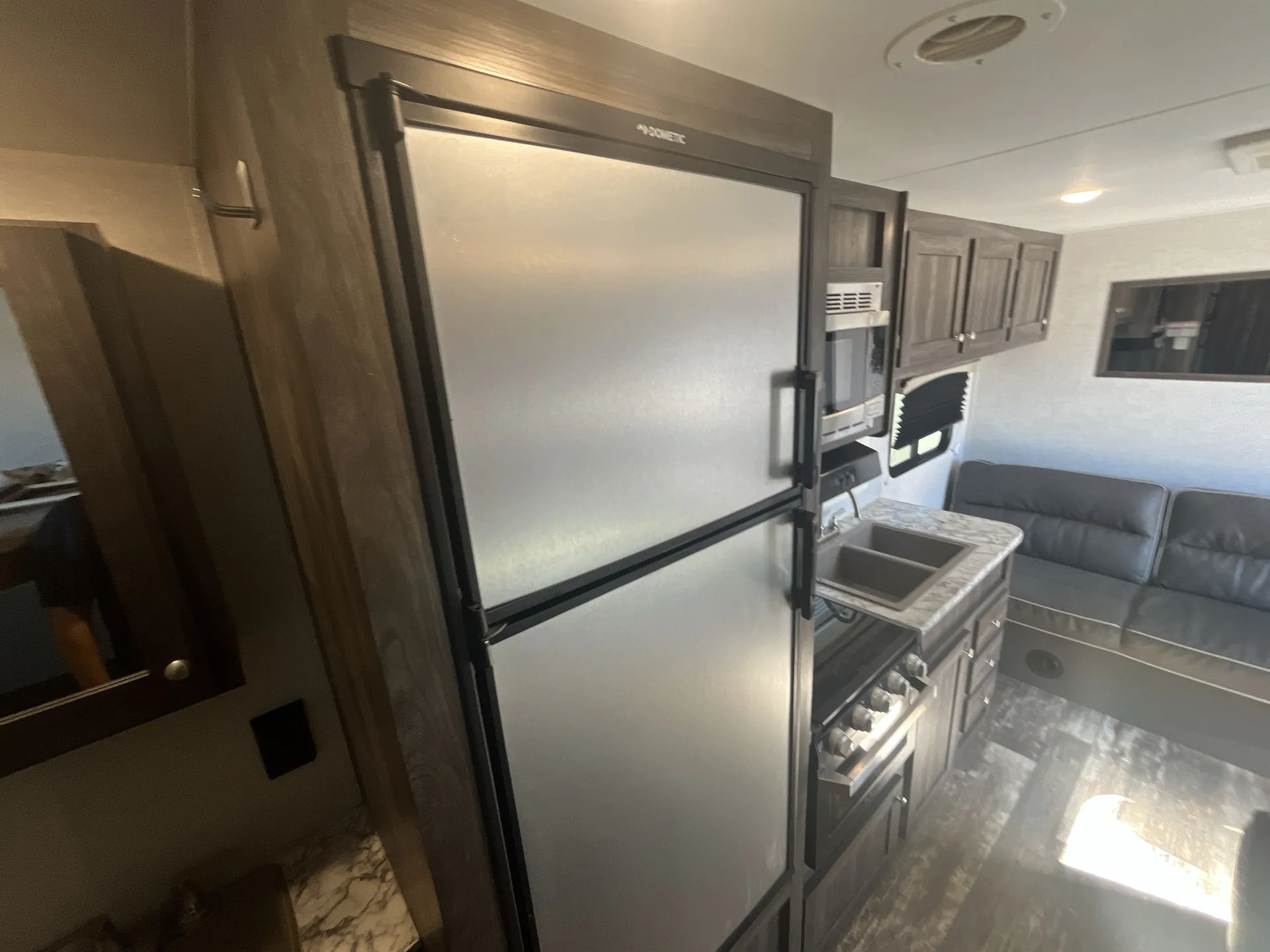 2020 Starcraft Autumn Ridge Outfitter 26BH — living area main