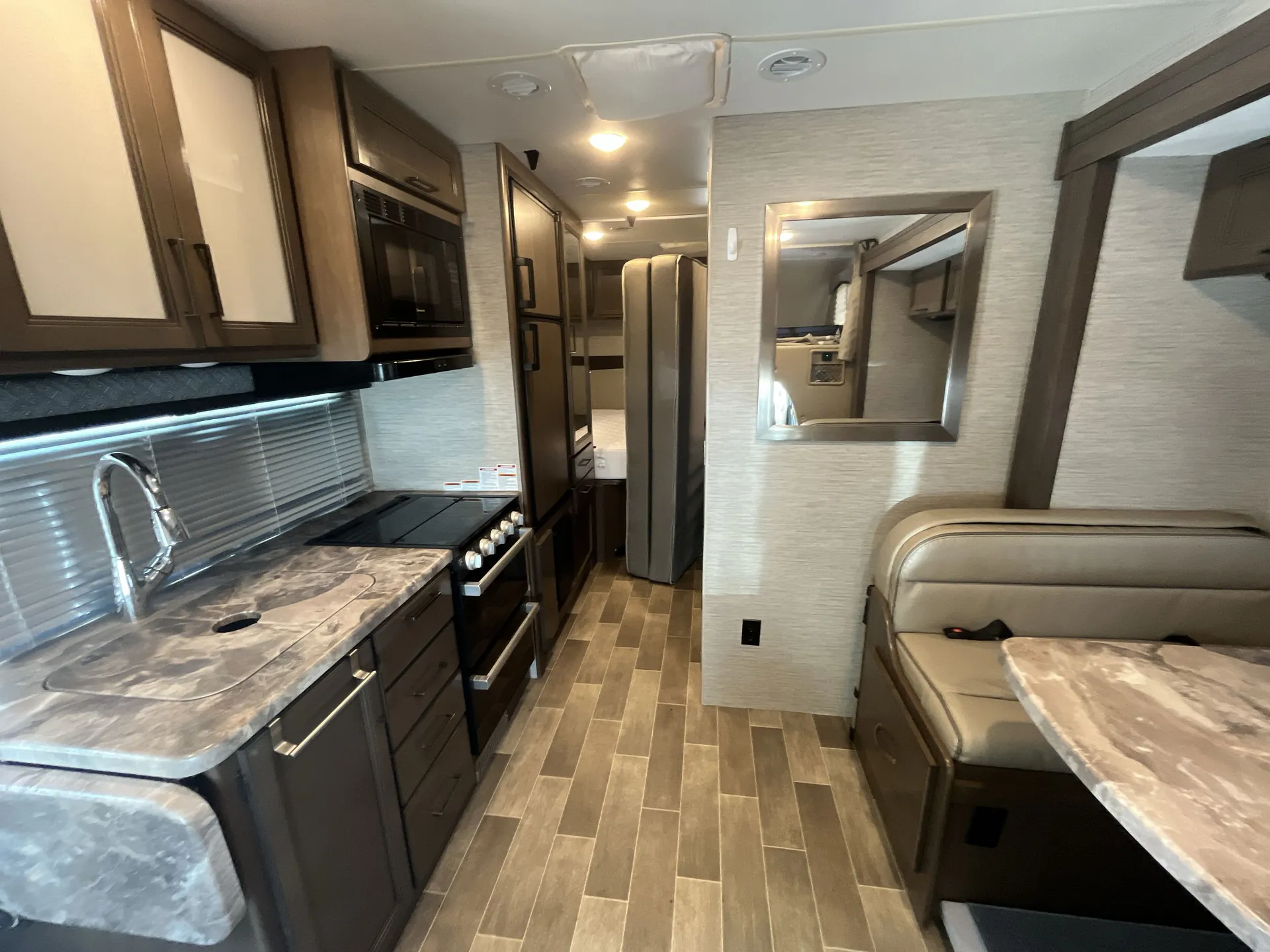 2022 Thor Motor Coach Chateau 25V — living area main