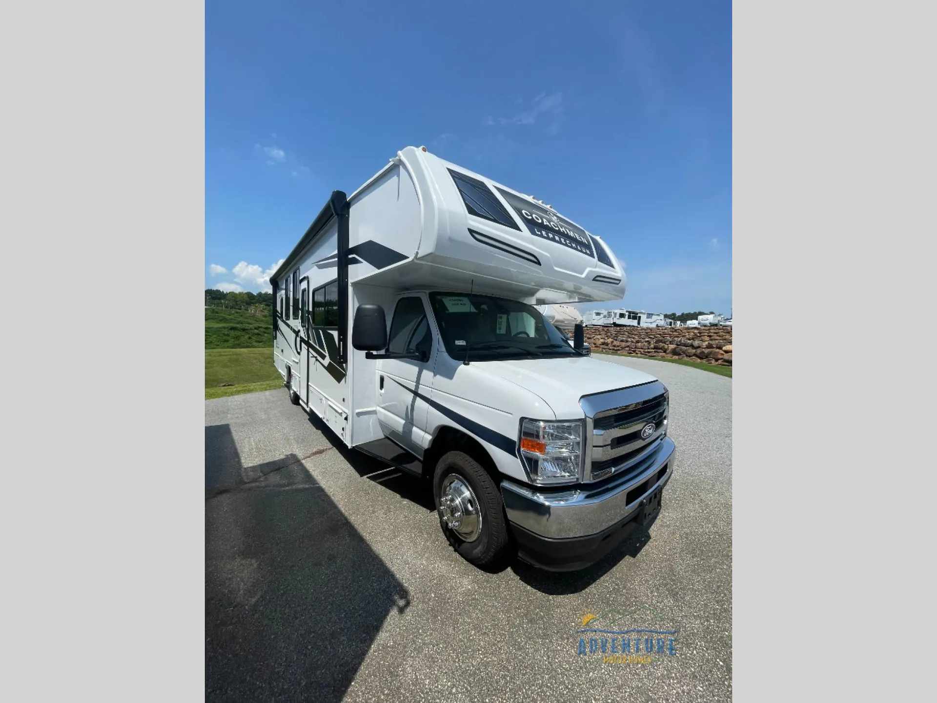 2027 Coachmen Leprechaun 308KB - Photo 2