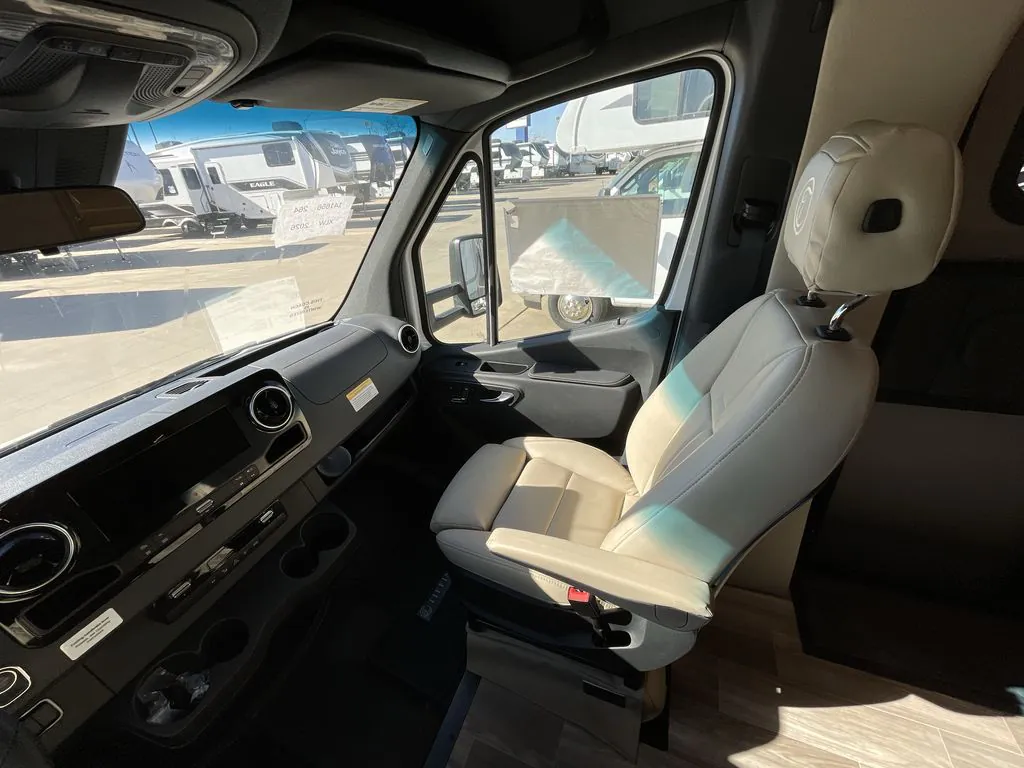 2026 Tiffin Wayfarer 25 XLW, Photos photo 15
