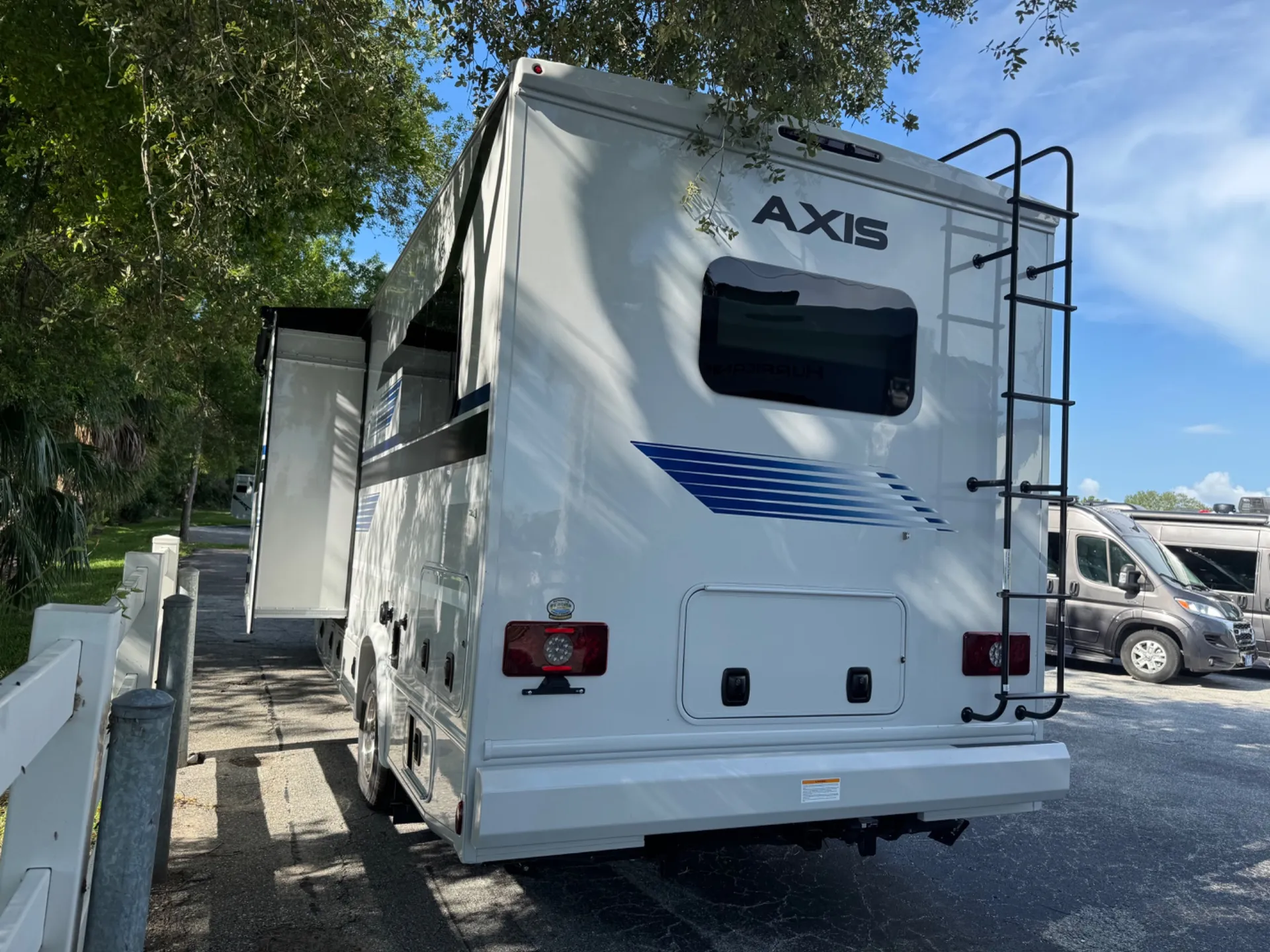 2026 Thor Motor Coach Axis 24.1 - Photo 4