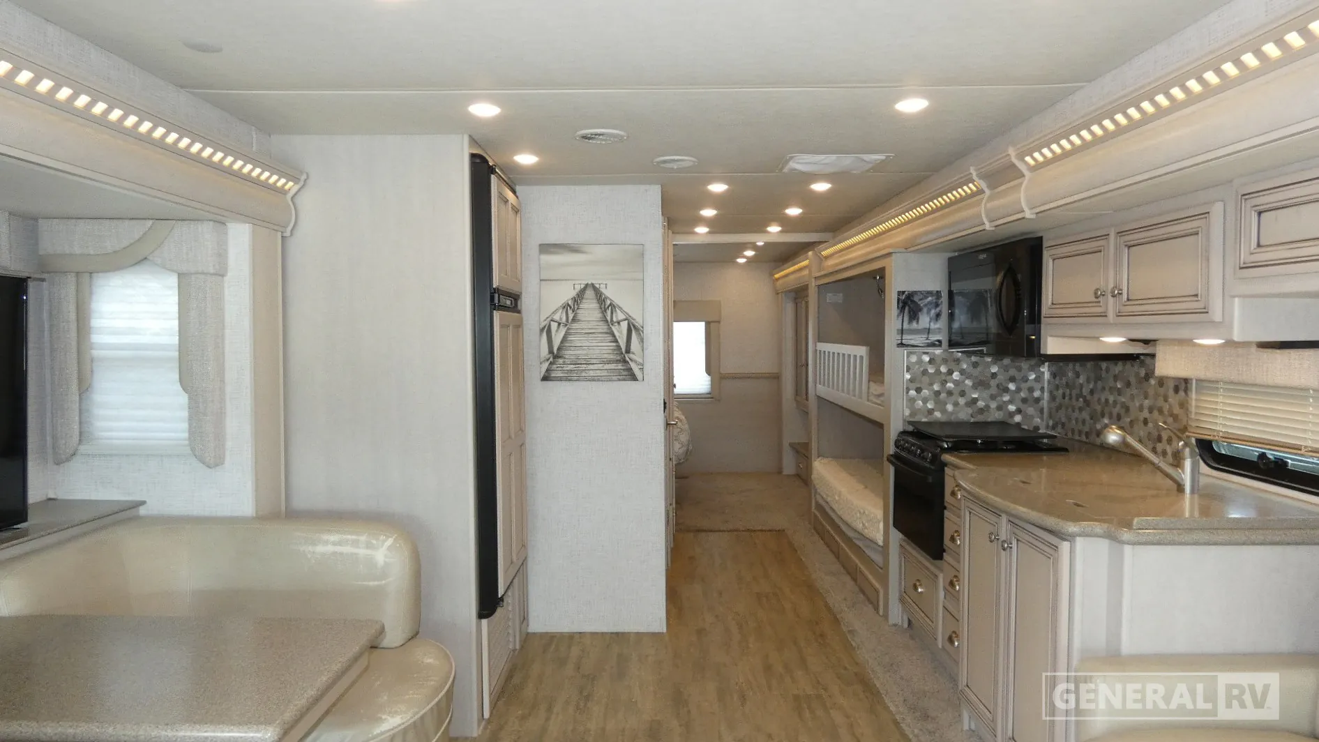 2020 Newmar Bay Star Sport 3315 - Photo 3
