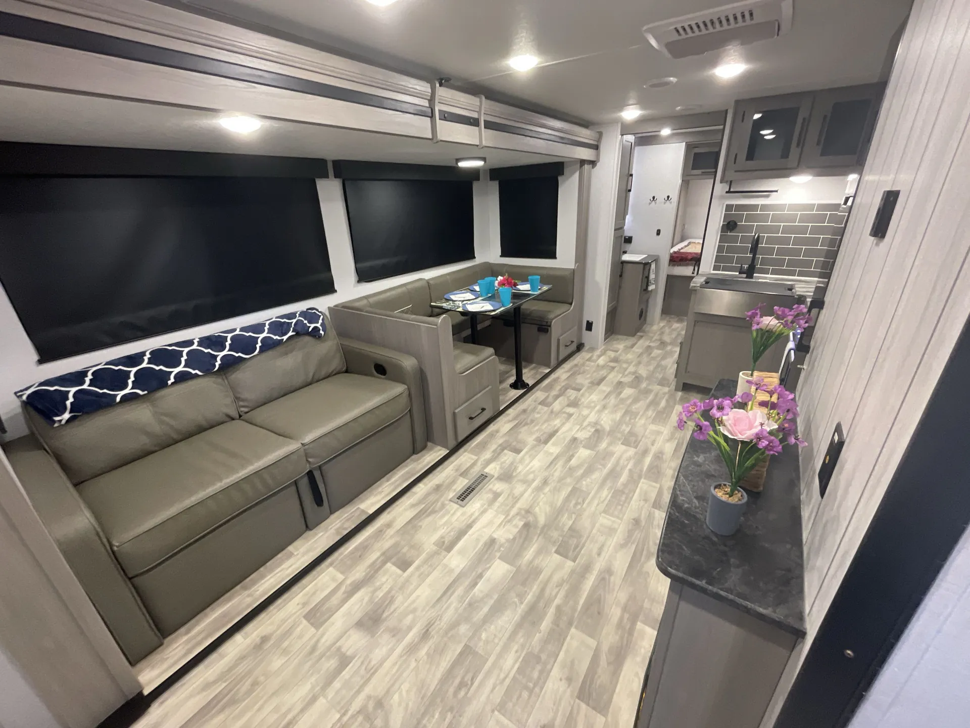 2024 Dutchmen Kodiak 302BHSL — living area main