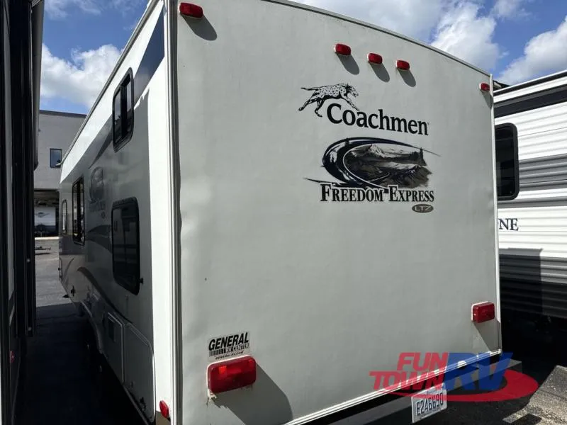 2013 Coachmen RV Freedom Express 230BH - Photo 4