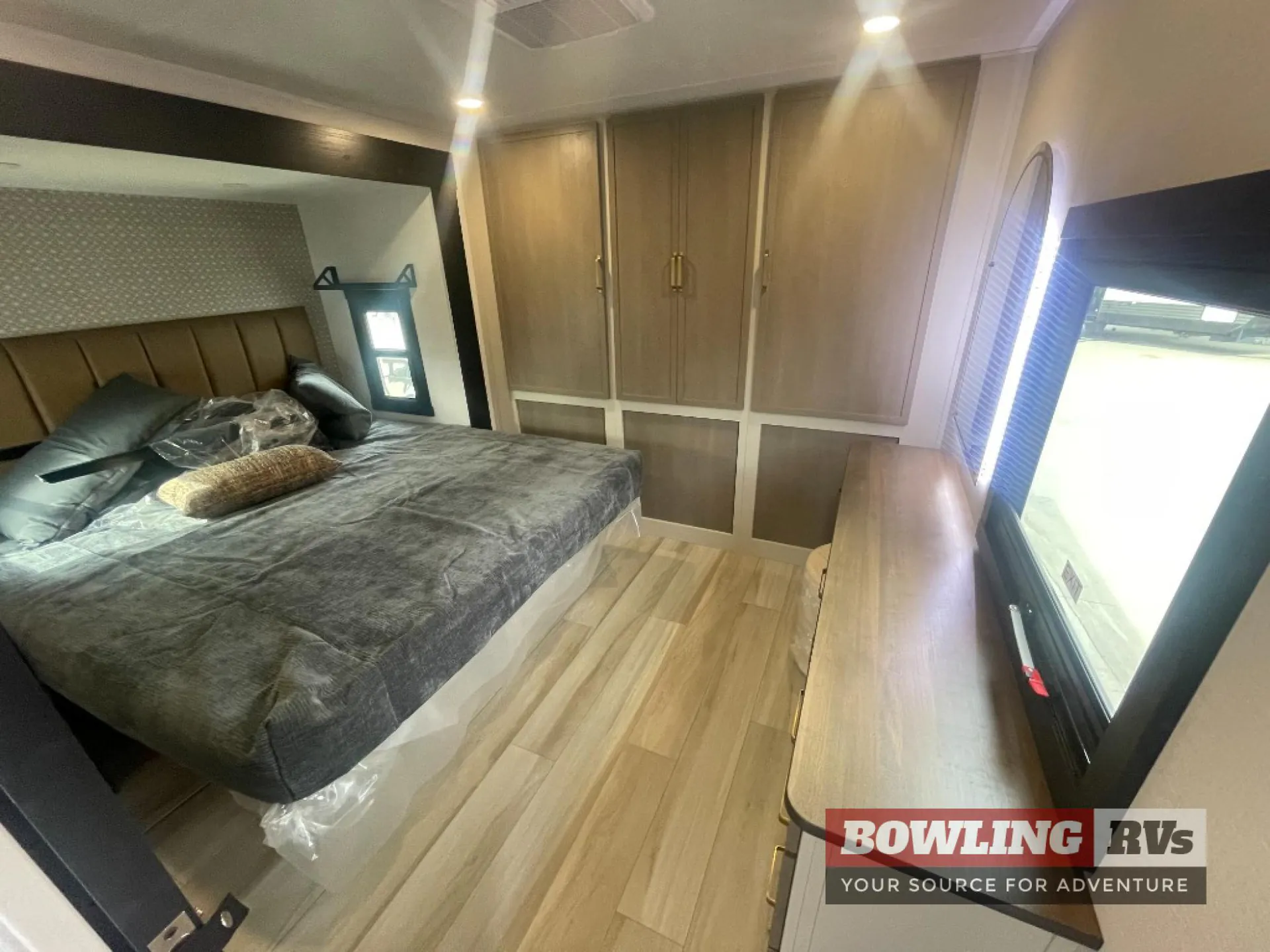 2027 Forest River Wildwood Heritage Glen 308RL — Photo 7