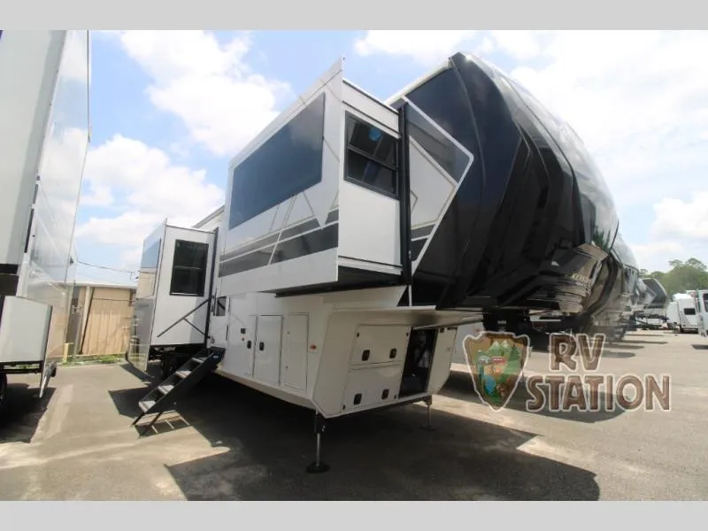 2027 Keystone Montana 3800FL - Photo 2