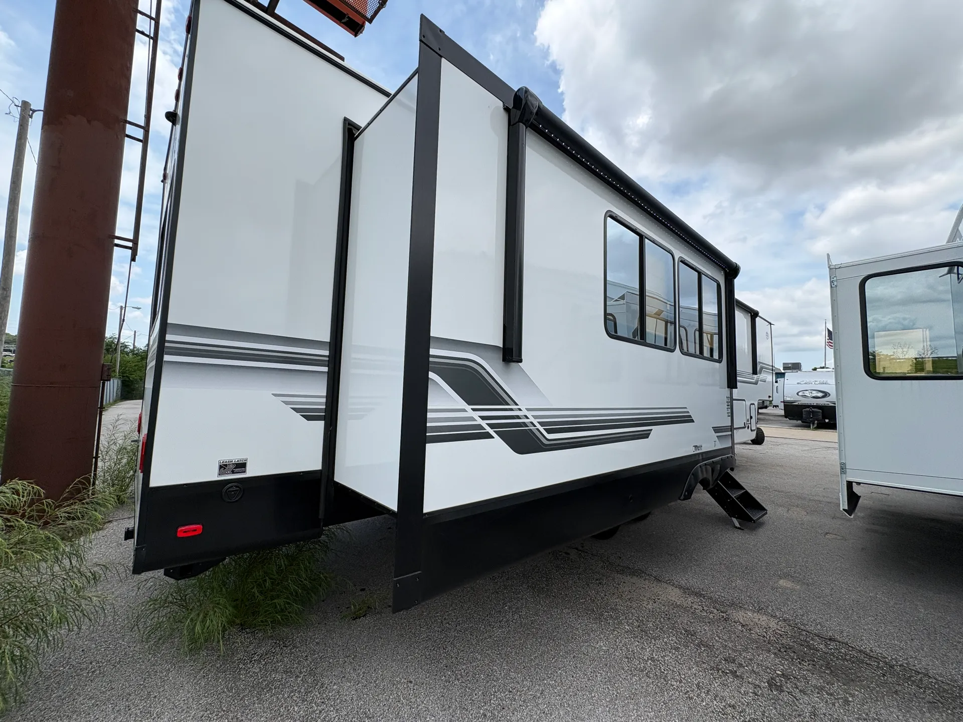 2027 Forest River Sabre 36EST — Photo 5