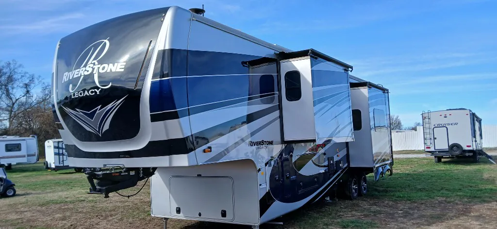 2022 Highland Ridge Silverstar XLT SF264RLS - Photo 4